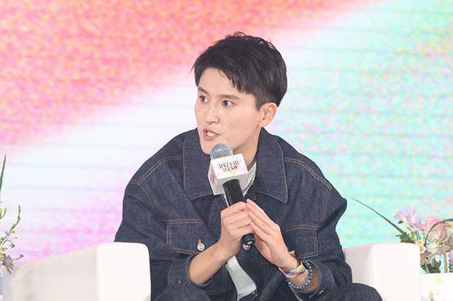 吻胸摸腿扒内裤激情视频真实